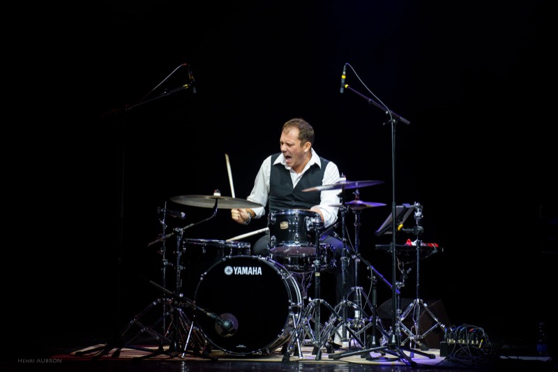 Le batteur pendant un solo